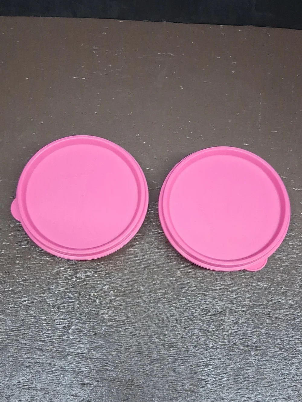 Tupperware 4 pc set, 7.25 Cup, 2 cup, & set 2 - 6 oz. containers‎